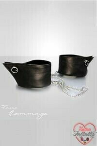 10535_300_menottes_manchettes-faire_hommage.jpg