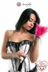 17375_300_cravache_et_plumeau_50_cm_fuchsia.jpg